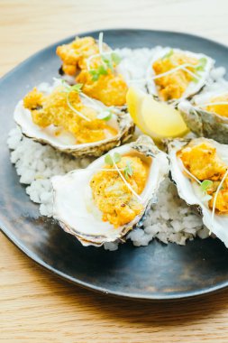 Soslu kızarmış istiridye kabuğu