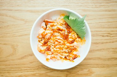 Ham ve taze orkinos et sashimi 