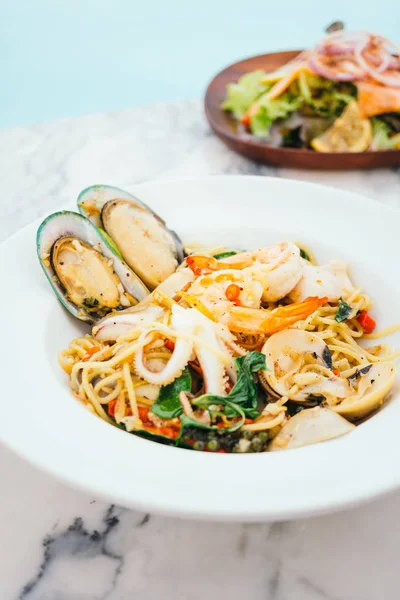 Spaghetti e pasta di mare — Foto Stock