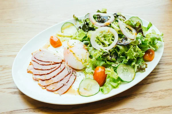 Ördek etli sebze salatası meme