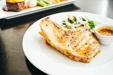 Izgara domuz eti et biftek