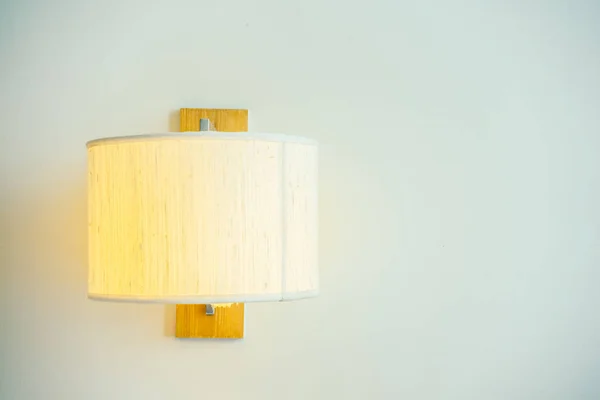 Lichte lamp op de muur — Stockfoto