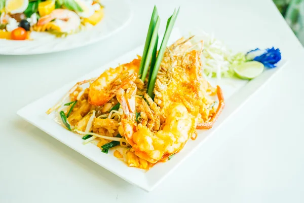 Pad thai noodles — Stock Photo, Image