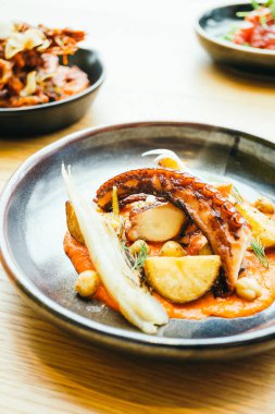 Izgara kavrulmuş ahtapot