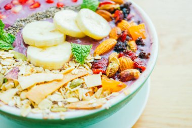 Berry smoothies muz ile