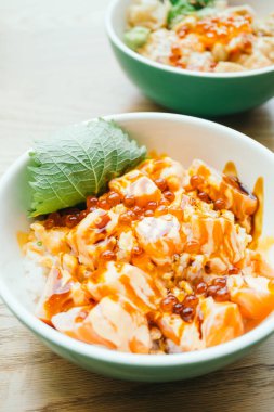 Ham ve taze orkinos et sashimi 