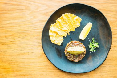 Ham ve taze orkinos et tartar