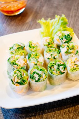 Bahar rulo soslu beyaz plaka