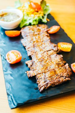 Sebzeli ızgara sığır eti biftek