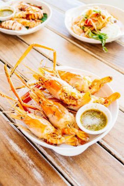 Baharatlı deniz ürünleri soslu ızgara karides