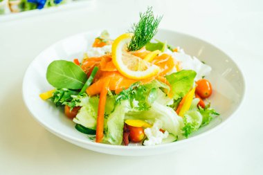 Füme somon et salata