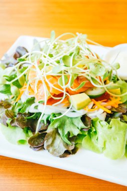 Füme somon et salata