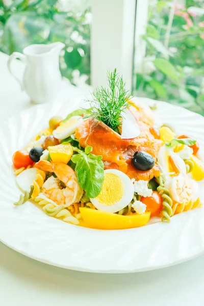 karışık deniz ürünleri salatası