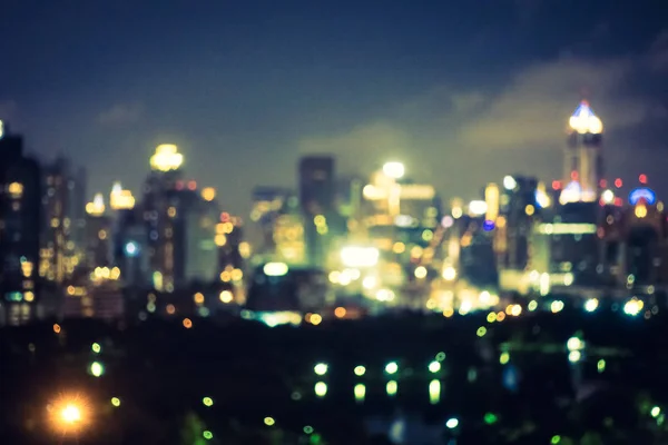 Borrão abstrato e cidade de bangkok desfocada à noite na Tailândia — Fotografia de Stock