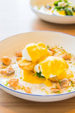 연어 달걀 베네딕트