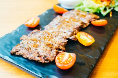 Sebzeli ızgara sığır eti biftek