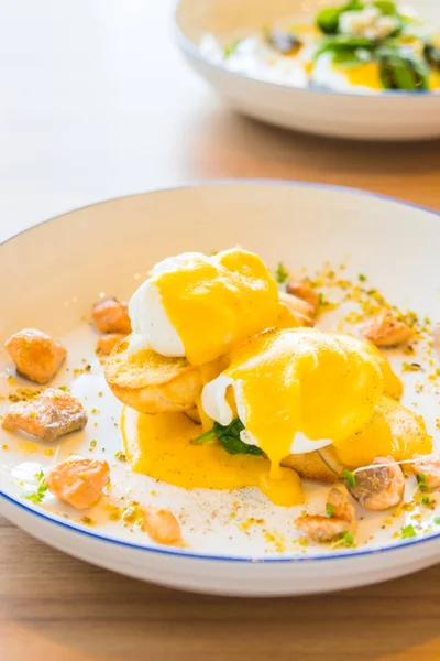 연어 달걀 베네딕트