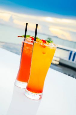 İçki kokteyl cam buz