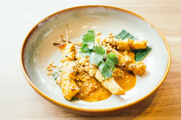 Izgara tavuk eti satay 