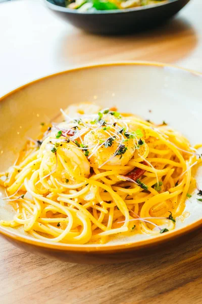 Spaghetti and pasta with prawn and sauce — Stock Photo, Image
