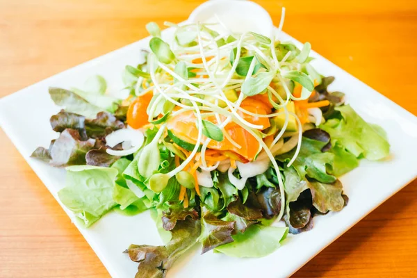 Füme somon et salata — Stok fotoğraf