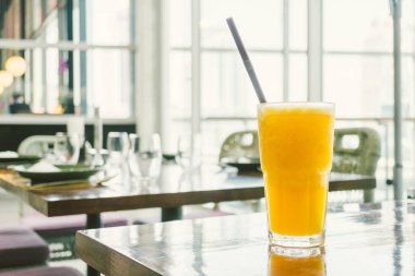 Buzlu portakal suyu smoothies