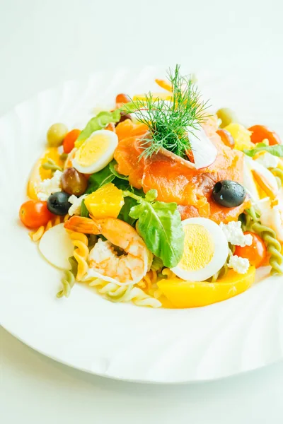 karışık deniz ürünleri salatası