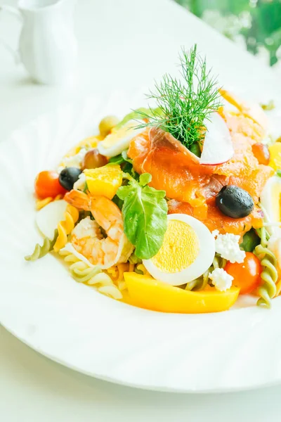 karışık deniz ürünleri salatası