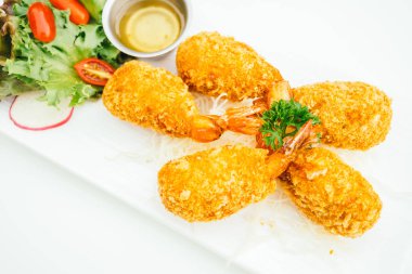 Derin kızarmış karides veya karides pasta