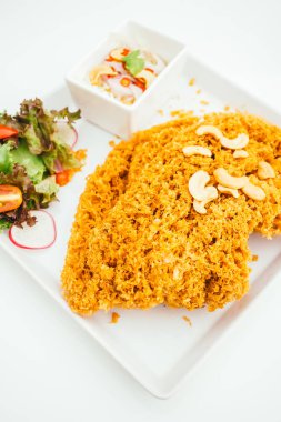 çıtır catfish salata