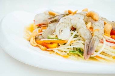 Yeşil papaya salatası