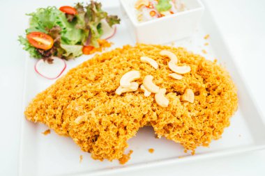 çıtır catfish salata