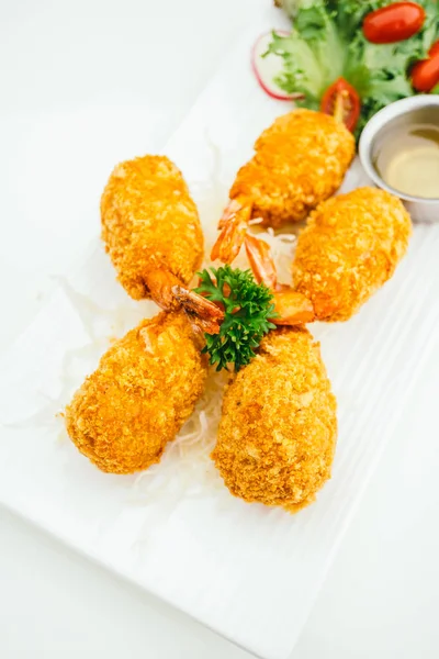 Derin kızarmış karides veya karides pasta