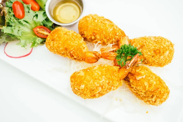 Derin kızarmış karides veya karides pasta