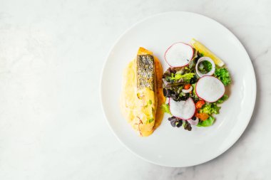 Izgara somon filetosu. 