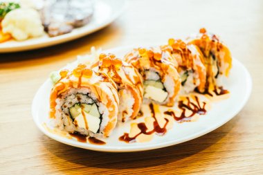 Somon suşi roll