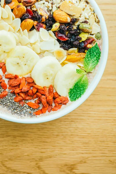 Blandad frukt med müsli och granola — Stockfoto