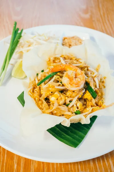 Karides veya üstüne karides ile Pad Tay erişte