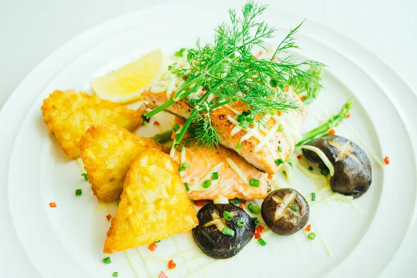 Sebzeli ızgara somon et bonfile