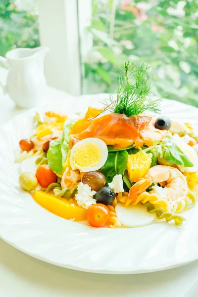 Karışık deniz ürünleri salatası — Stok fotoğraf