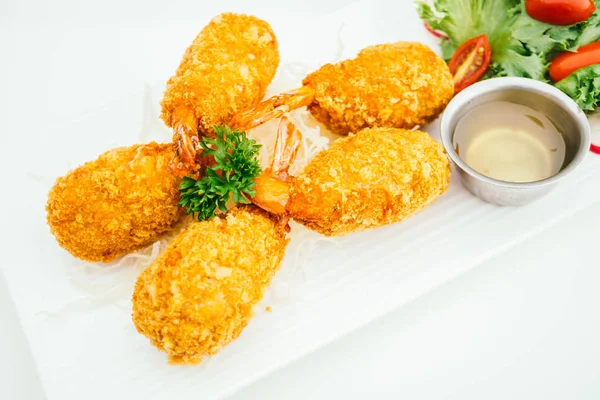 Derin kızarmış karides veya karides pasta