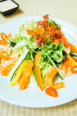 Ham ve taze somon eti