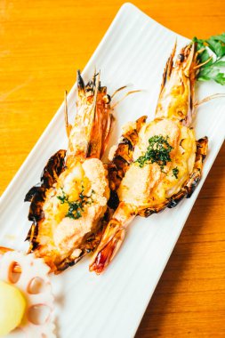 Izgara karides ya da soslu karides