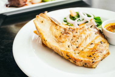 Izgara domuz eti et biftek