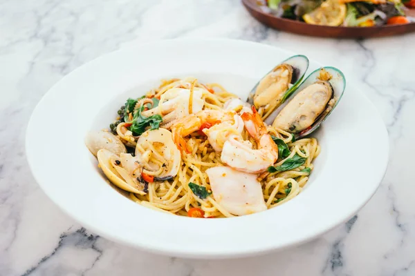 Spagetti ve makarna deniz ürünleri — Stok fotoğraf