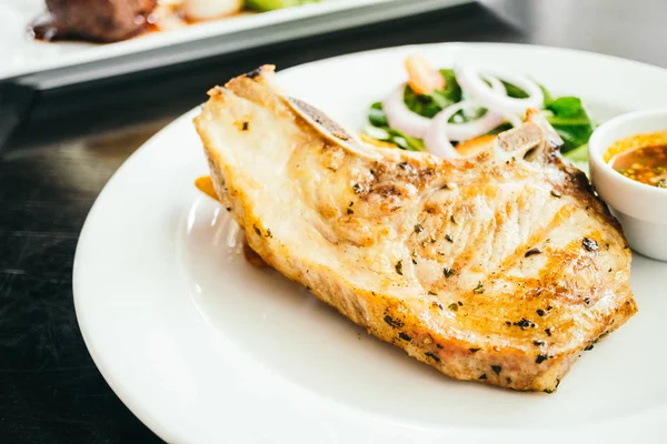 Izgara domuz eti et biftek