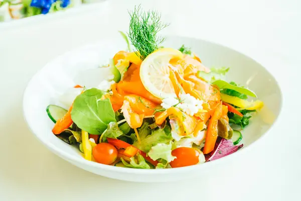 Füme somon et salata