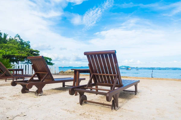 Sahildeki boş sandalye.