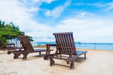 Sahildeki boş sandalye.