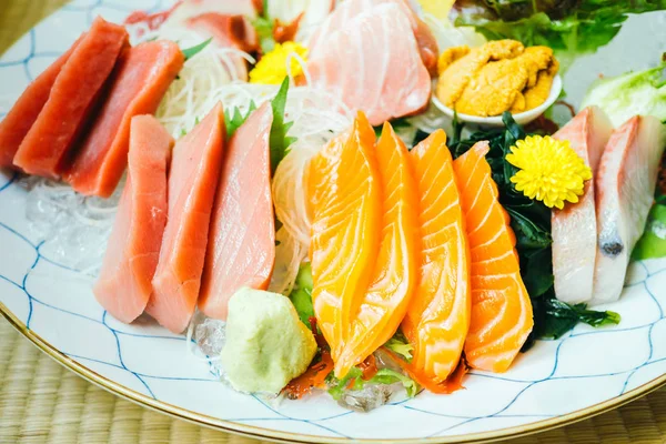 Carne de peixe sashimi em bruto e fresca — Fotografia de Stock